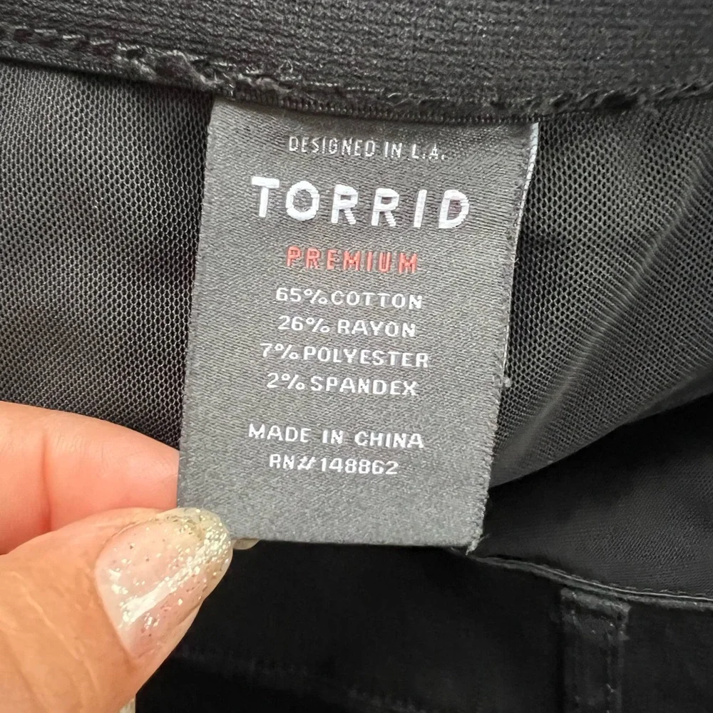 TORRID BOMBSHELL SKINNY PREMIUM STRETCH HIGH-RISE DESTRUCTED JEAN. Size 24R - Picture 10 of 11